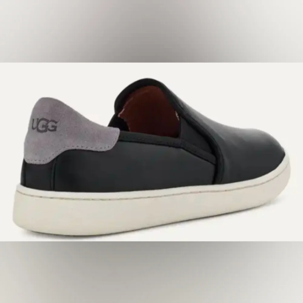 UGG Women's Black Cas Slip-on Sneakers Size 9.5 Like New MRSP $100